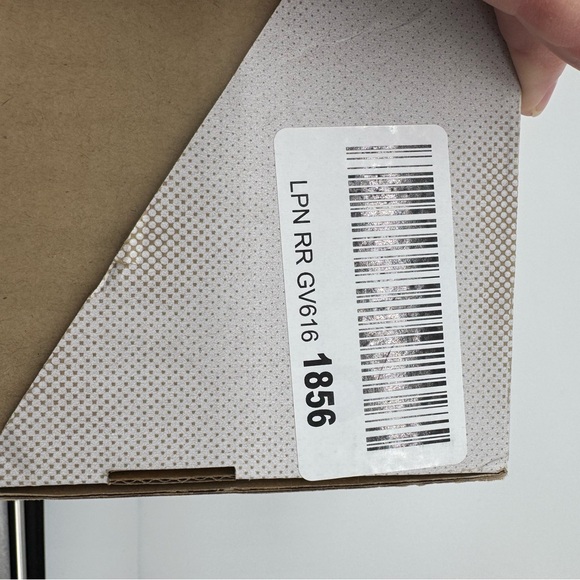 ON Cloudeasy Sneaker in Undyed-White & Black NWTIB - Picture 12 of 13